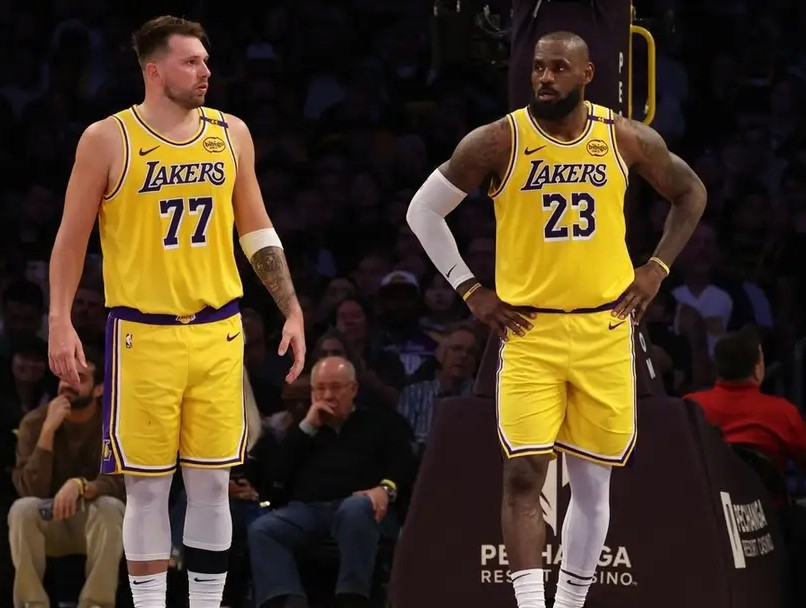 关于灰熊队中锋加索尔在季后赛中稳定发挥，成为球队支柱的信息